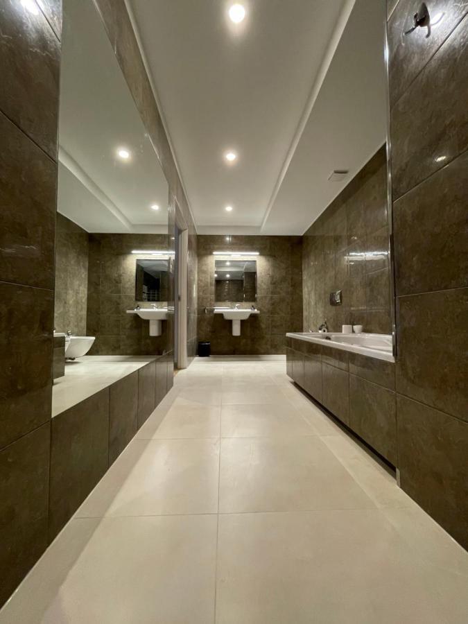 Boutique Apartments - Old Town 120M2 - Private Underground Parking - Breslávia Exterior foto